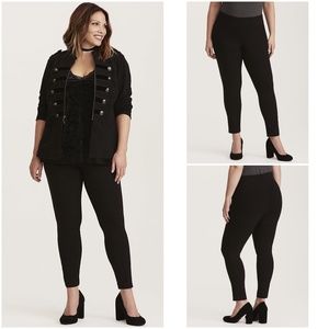 NWT Torrid 6 Short Black Pull-On Pixie Pants; Plus Size Womens Stretch 6X 30 30W